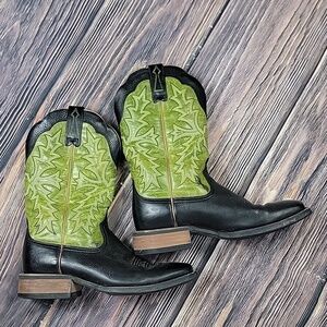 Mens size 9 Ariat boots